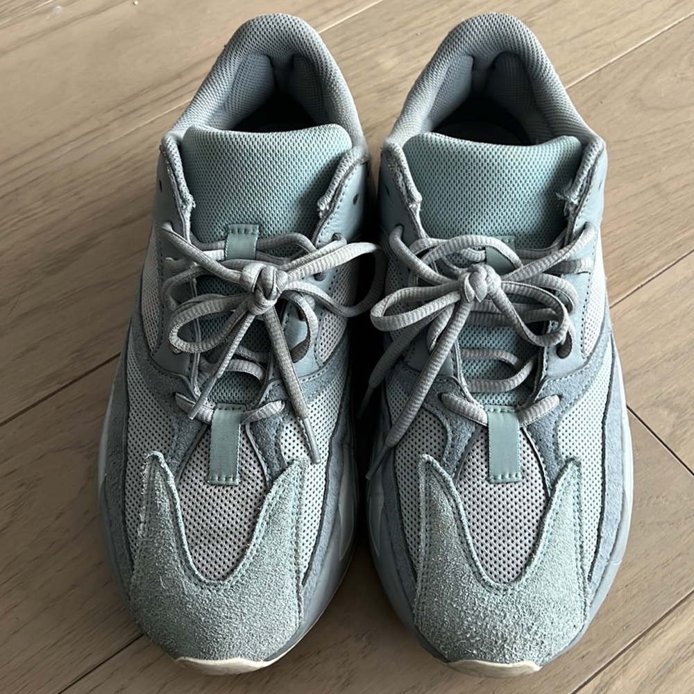 Yeezy 700s Adidas in Color Inertia